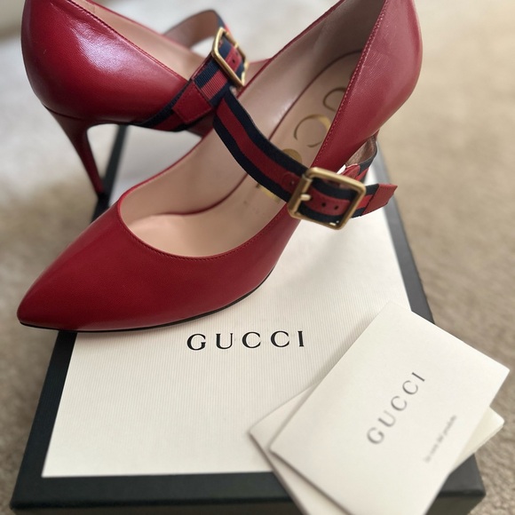 New with original box, dust bag, authentic card (No texting outside the app) - Picture 1 of 3